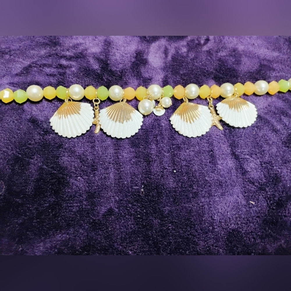 Nautical Seashell Gold and White Beach-Inspired Necklace with Shell Pendants - Picture 4 of 5